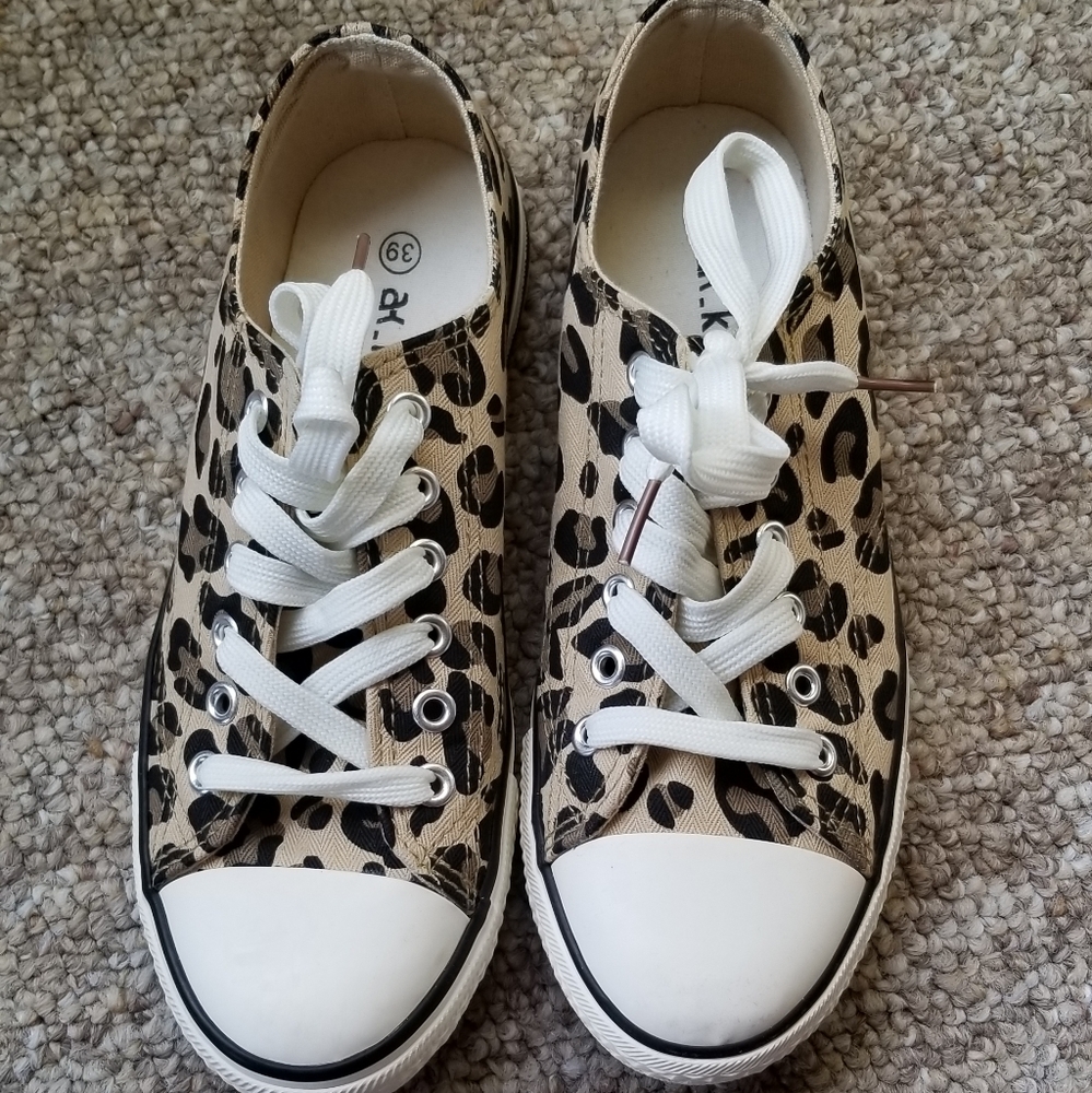 Leopard shoes